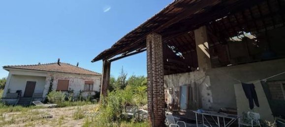 4 bedrooms House in Trecate, Italy No. 300951 6