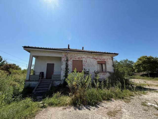 4 bedrooms House in Trecate, Italy No. 300951