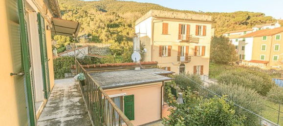 5 rooms Apartment in Deiva Marina, Italy No. 92728 11