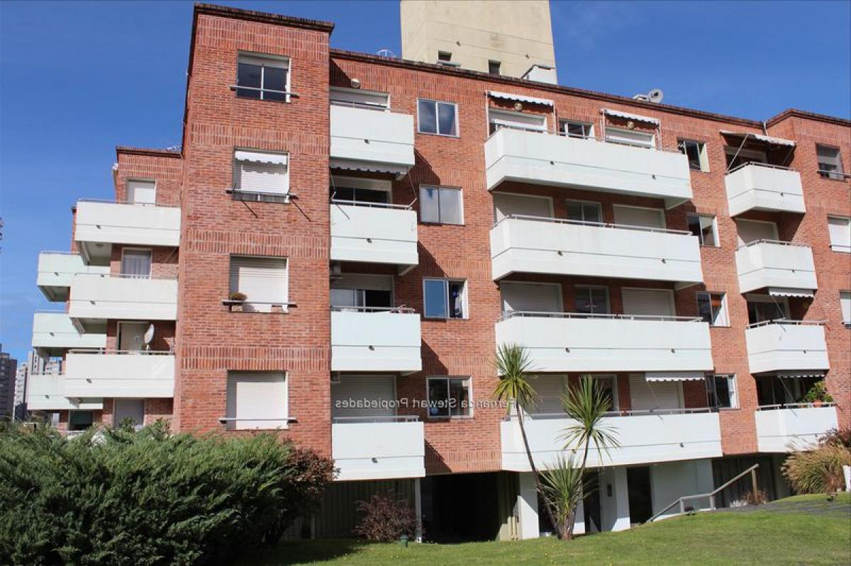 2 bedrooms Apartment in Punta del Este, Uruguay No. 5555