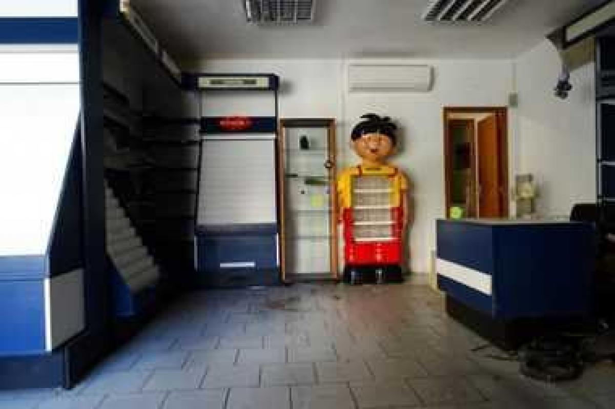  مكتب في Sorgues, France 49متر مربع رقم 18527