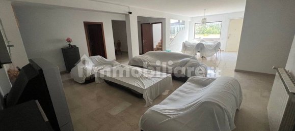 6 chambres Villa à Guidonia Montecelio, Italy No. 186634 2