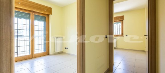 Квартира с 3 комнатами в Рим, Италия № 12282 16