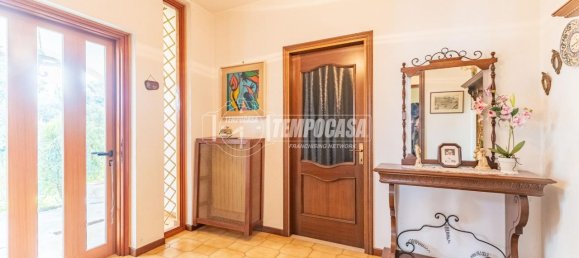 Villa de 5 habitaciónes en Cisliano, Italy No. 40316 2