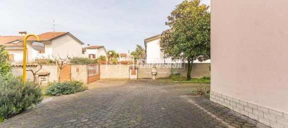 Villa de 5 habitaciónes en Cisliano, Italy No. 40316 27