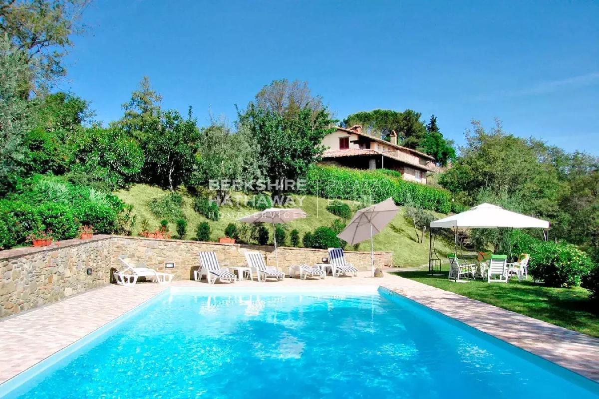 Дом с 4 спальнями в Ареццо, Италия № 178503