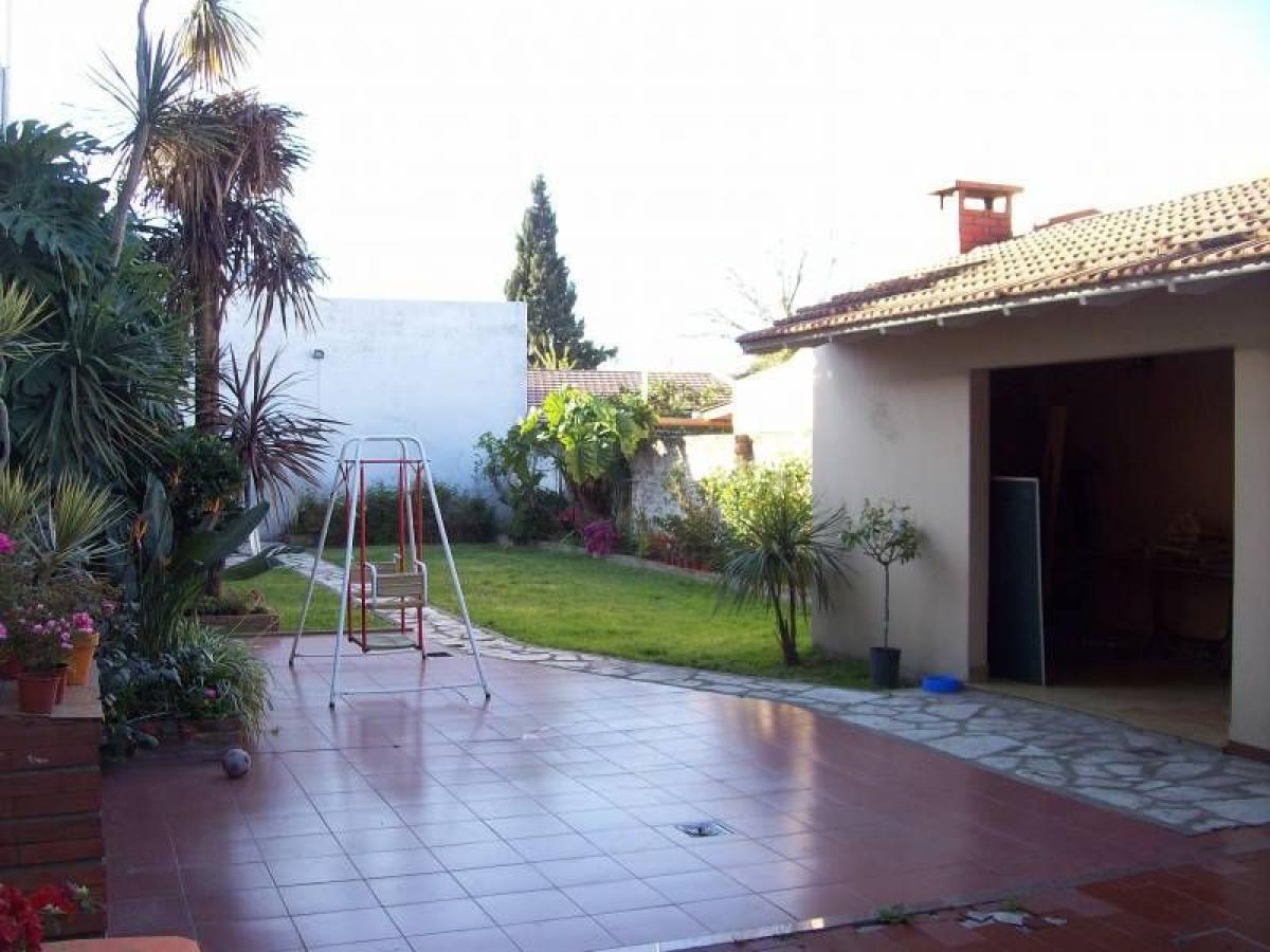 3 bedrooms House in Lanus, Argentina No. 54801