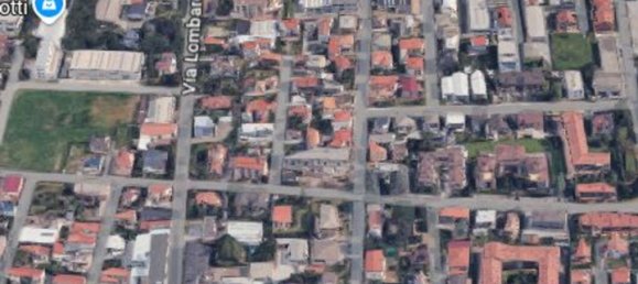 5 rooms Apartment in Meda, Italy No. 8584 3