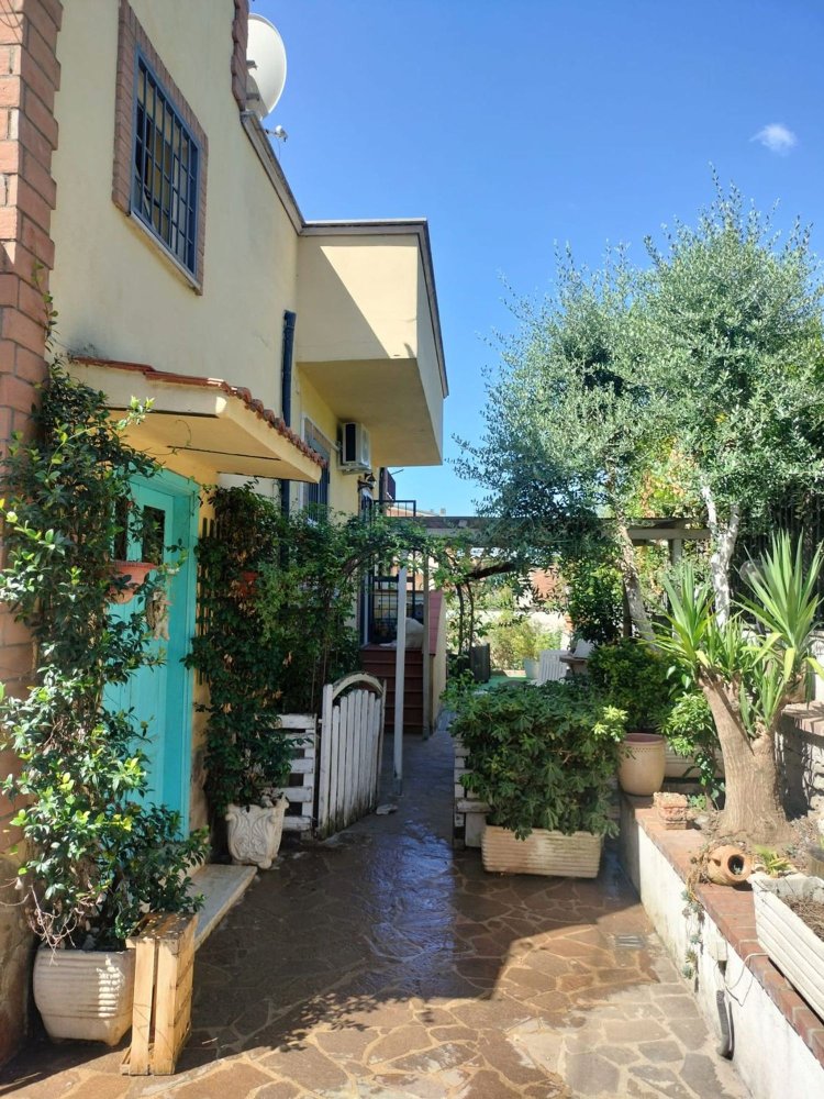 3 bedrooms House in Rome, Italy No. 335042