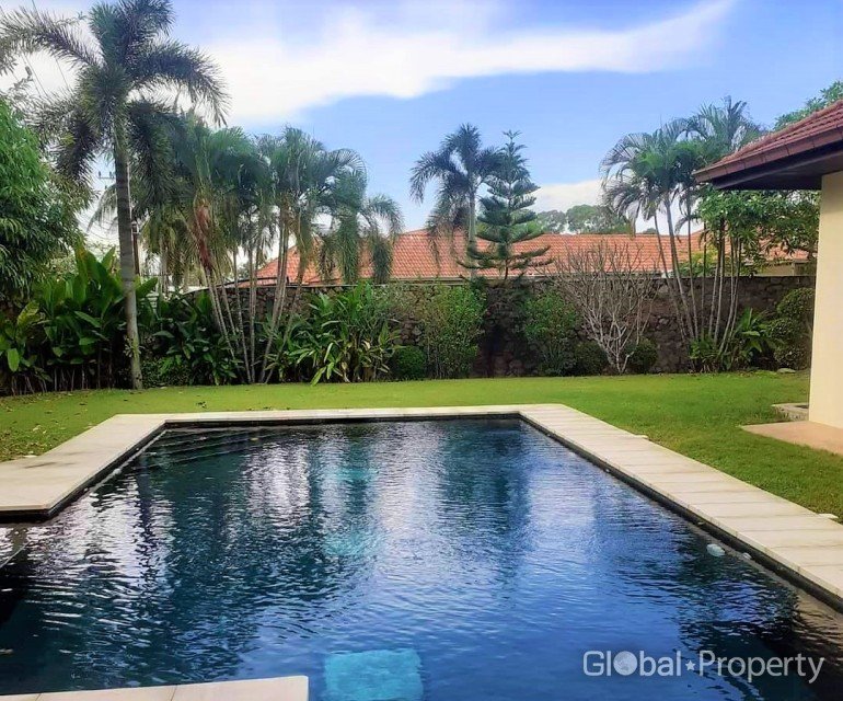 5 bedrooms Cafe / restaurant in Pattaya, Thailand No. 8018