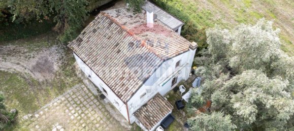 3 bedrooms House in Monte San Vito, Italy No. 25649 3