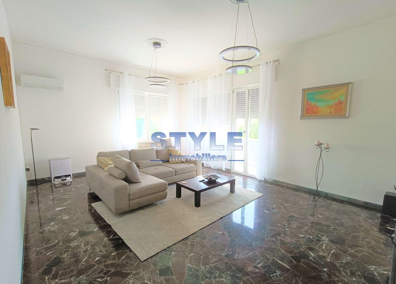 4 rooms House in Campolongo Maggiore, Italy No. 162942