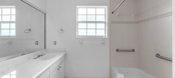 3 Schlafzimmer Villa in Miami, USA, Nr. 615223 16
