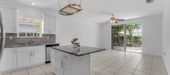 3 Schlafzimmer Villa in Miami, USA, Nr. 615223 26