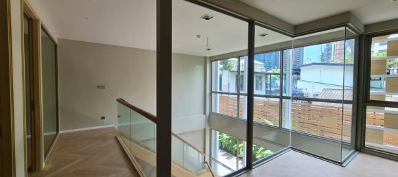 3 bedrooms Condo in Bangkok, Thailand No. 6440 6