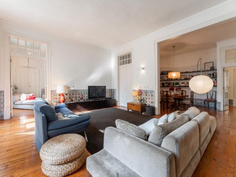 3 bedrooms Apartment in Lisbon, Portugal No. 145384