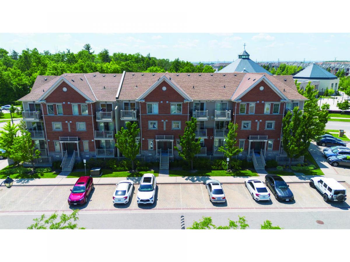 2 bedrooms House in Mississauga, Canada No. 760