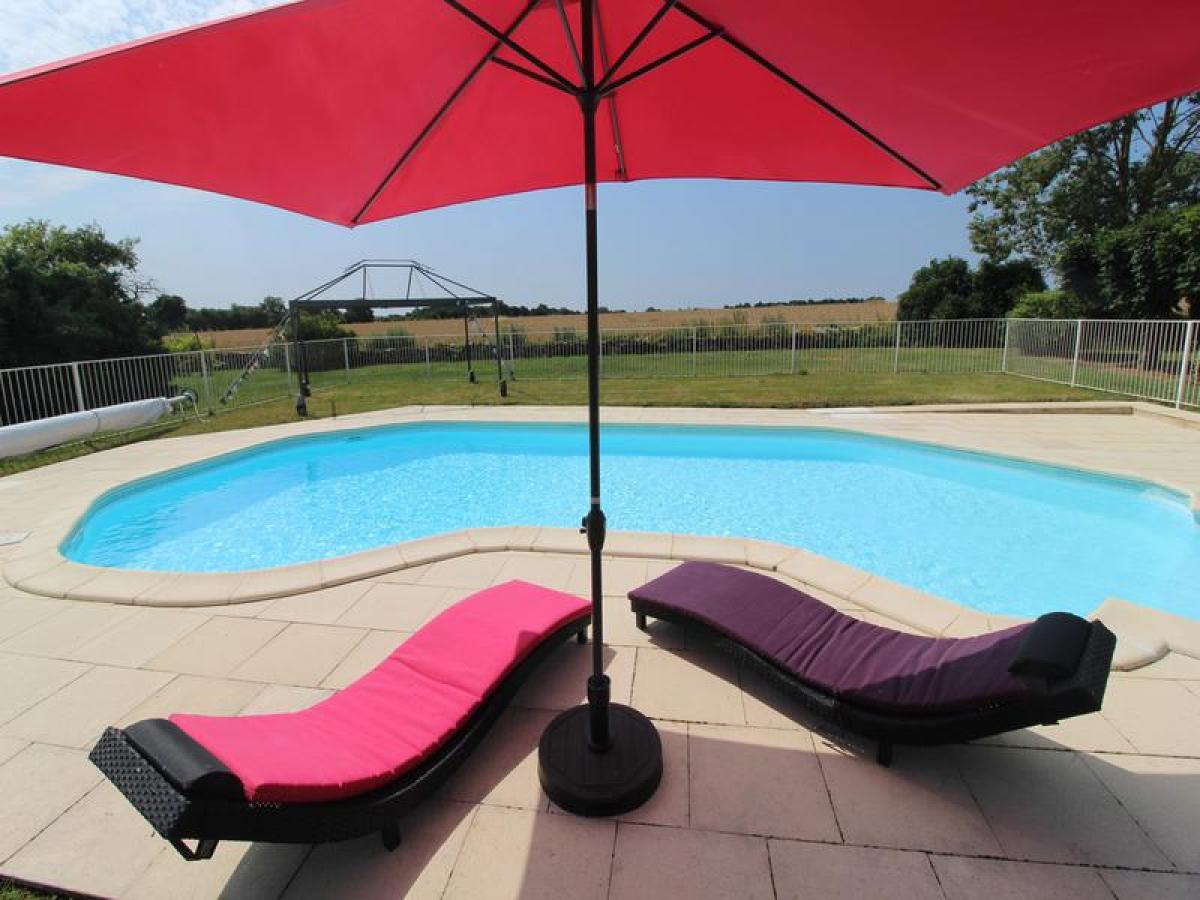 6 غرف نوم منزل في Lezay, France رقم 37959