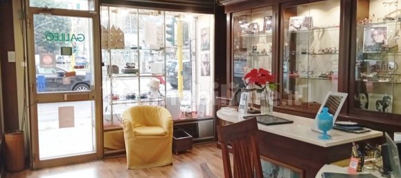 1 room Commercial property in Rome, Italy No. 163520 4