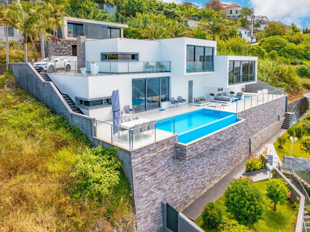 4 bedrooms Villa in Calheta, Portugal No. 208832