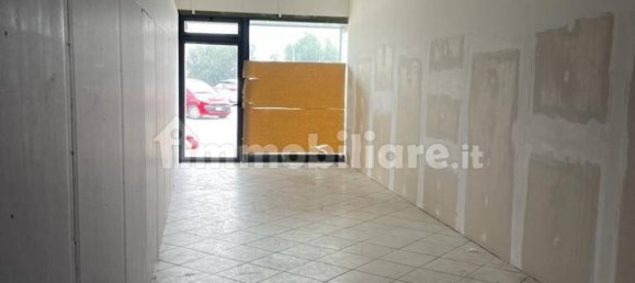42m² Warehouse in Pisa, Italy No. 47015 2