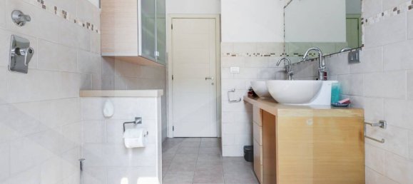 4-salle Appartement à Milan, Italy No. 241965 9