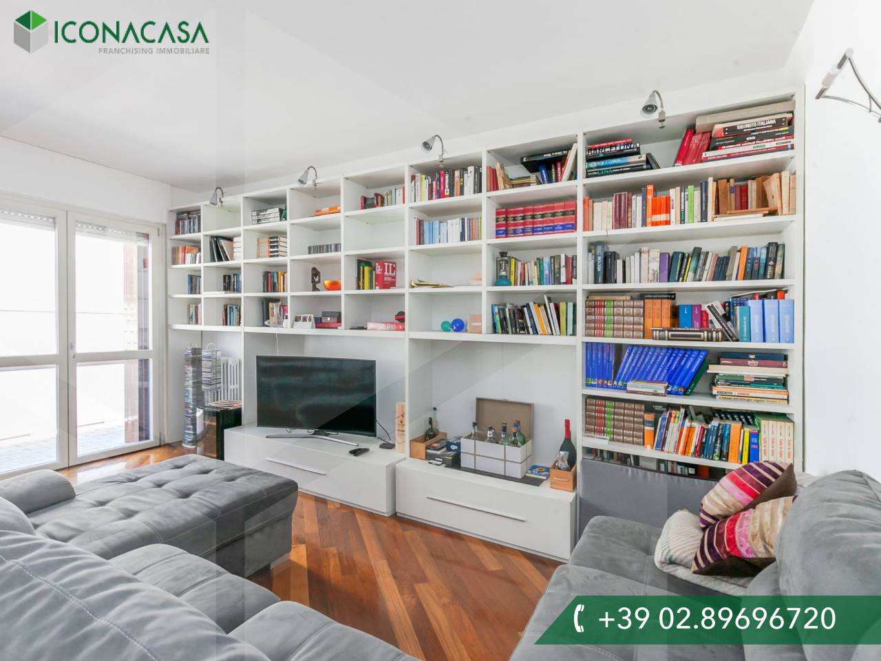 4-salle Appartement à Milan, Italy No. 241965