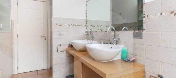 4-salle Appartement à Milan, Italy No. 241965 7