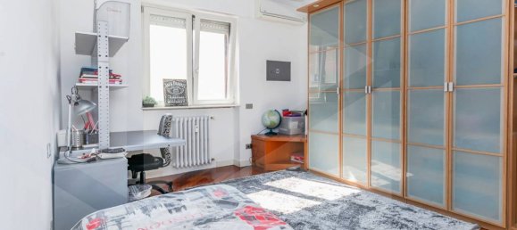 4-salle Appartement à Milan, Italy No. 241965 6