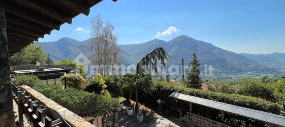 4 bedrooms Villa in Bianzano, Italy No. 135660 8