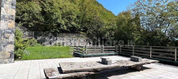 4 bedrooms Villa in Bianzano, Italy No. 135660 3