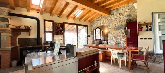 4 bedrooms Villa in Bianzano, Italy No. 135660 19