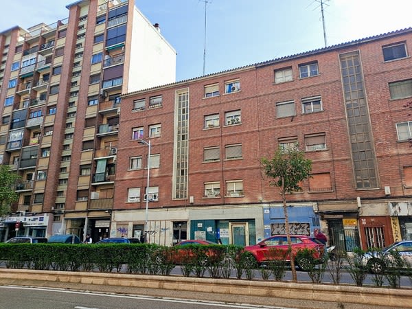 287m² Commercial property in Zaragoza, Spain No. 136090