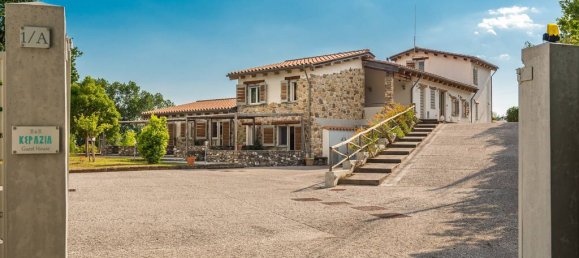 Вилла с 9 спальнями в Джунгано, Италия № 114767 3