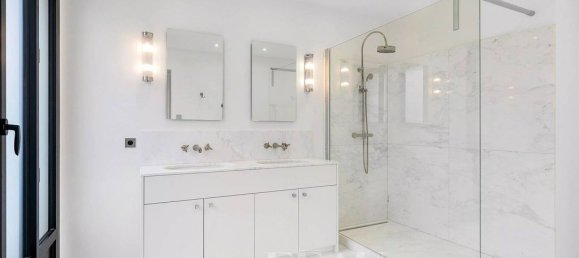 4 bedrooms Apartment in Paris, France No. 172256 7