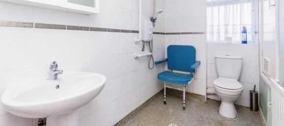 3 bedrooms House in New Addington, United Kingdom No. 8122 7