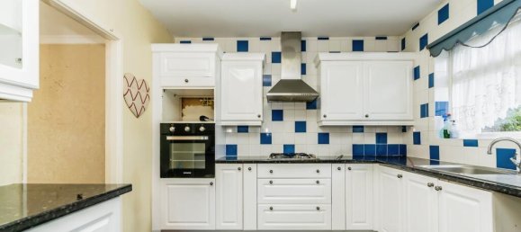 3 bedrooms House in New Addington, United Kingdom No. 8122 2