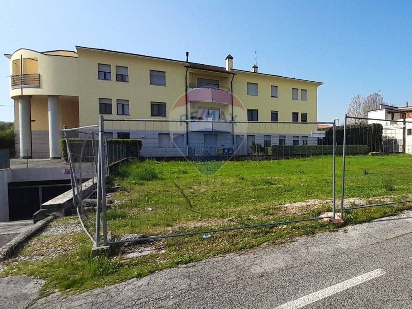 891m² Land in Susegana, Italy No. 285642