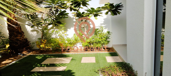 Adosado de 4 dormitorios en Dubai, UAE No. 24683 17