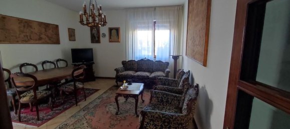 4 rooms Apartment in Carrara, Italy No. 307189 9