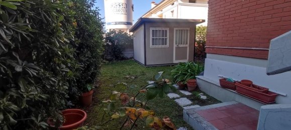 4 rooms Apartment in Carrara, Italy No. 307189 6