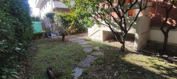 4 rooms Apartment in Carrara, Italy No. 307189 3