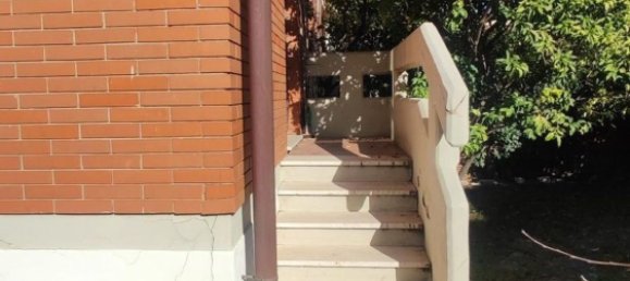 4 rooms Apartment in Carrara, Italy No. 307189 2