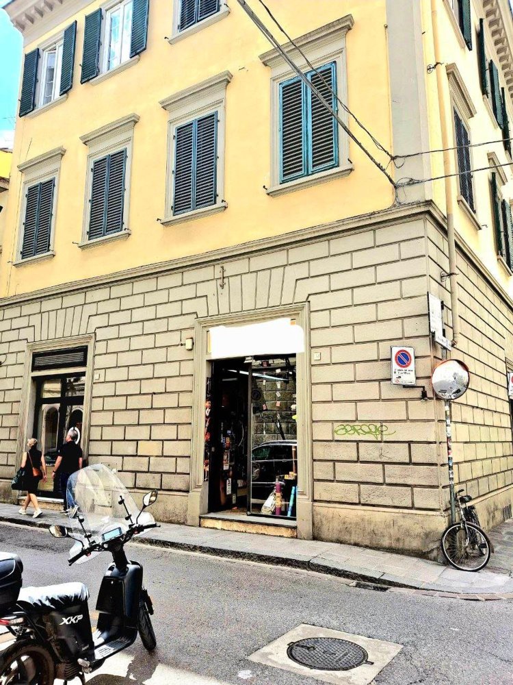 Propiedad comercial en Florence, Italy 62 m² No. 210110