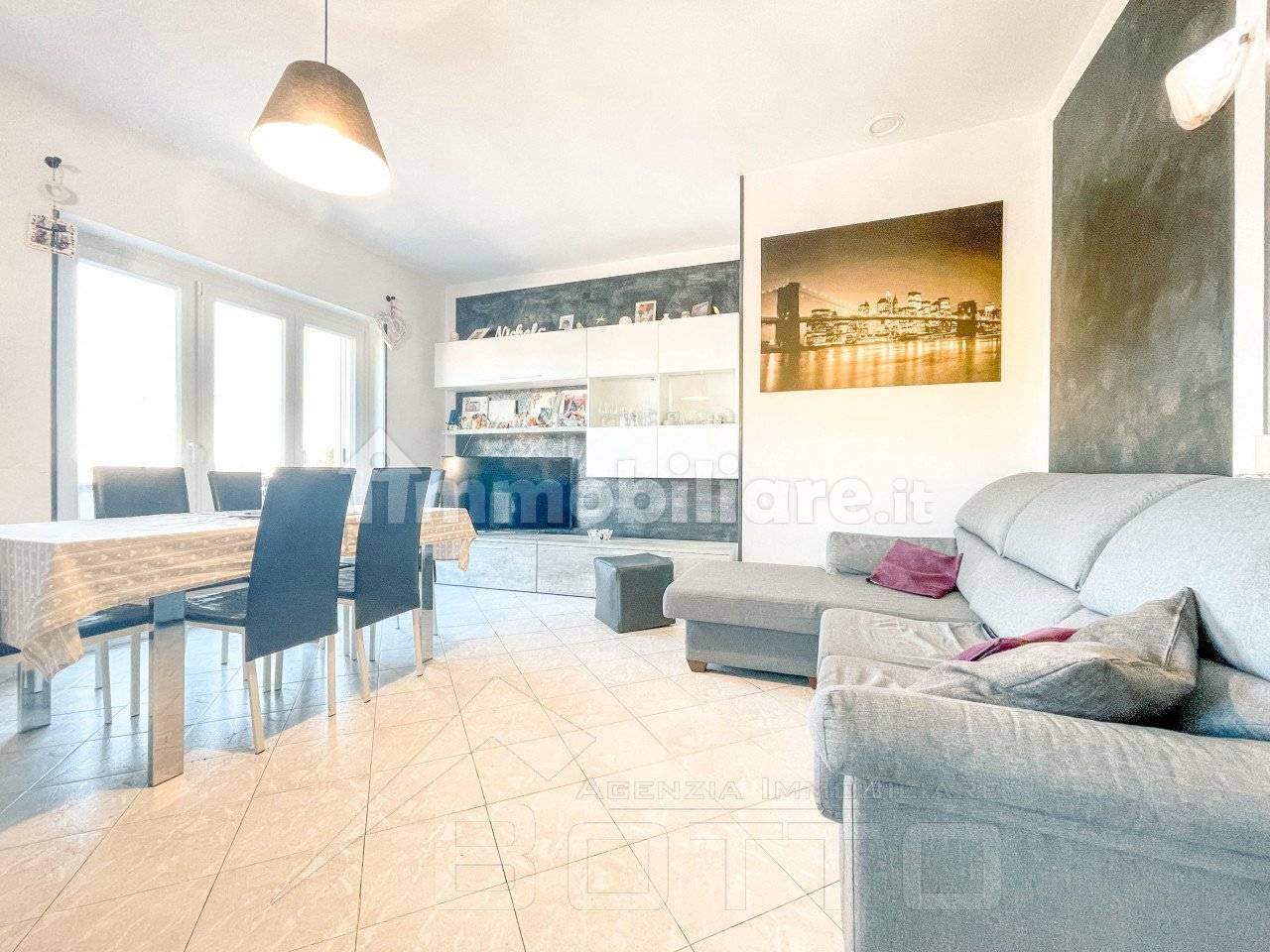 3 bedrooms House in Oleggio, Italy No. 392855