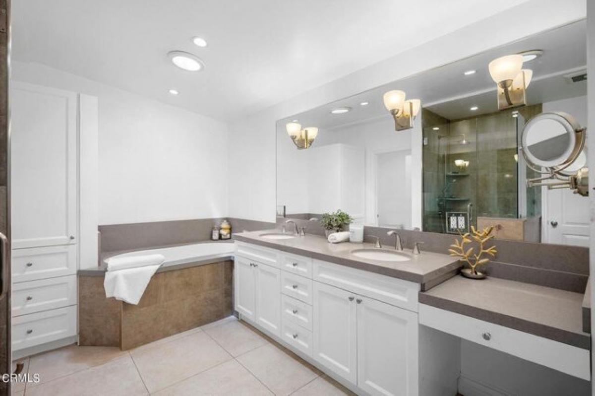 3 bedrooms House in Glendale, USA No. 222592