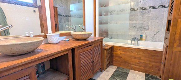 Casa de 5 dormitorios en La Ville-du-Bois, France No. 165249 7