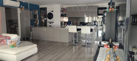 3 bedrooms Apartment in Port-de-Bouc, France No. 309470 2