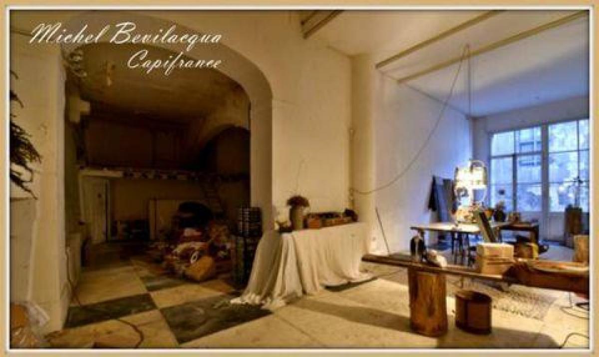 138m² Office in Nevers, France No. 18556