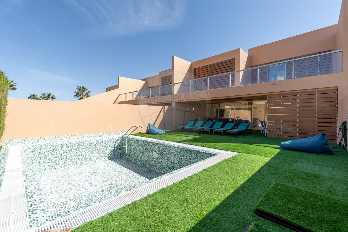 3 غرف نوم فيلا في Guia, Portugal رقم 25672